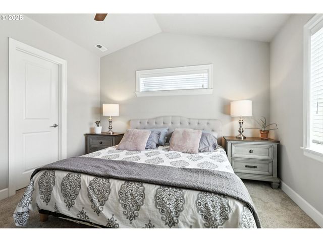 18771 SUNBLAZE Dr, Oregon City, OR 97045