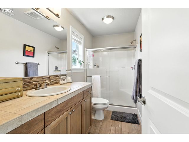 18771 SUNBLAZE Dr, Oregon City, OR 97045