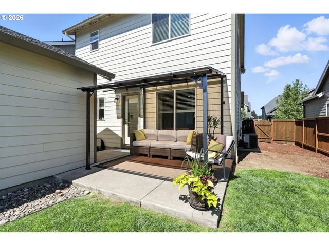 18771 SUNBLAZE Dr, Oregon City, OR 97045