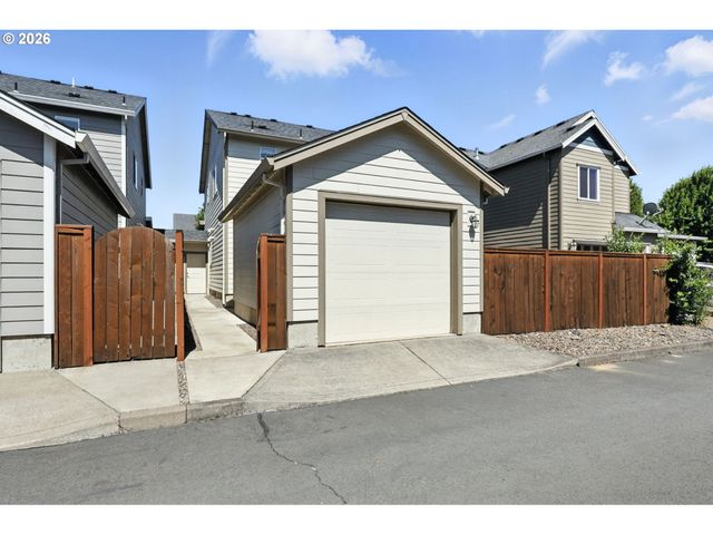 18771 SUNBLAZE Dr, Oregon City, OR 97045