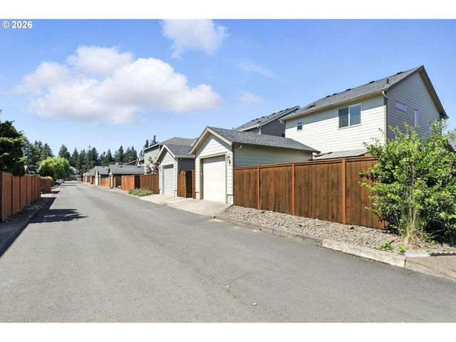 18771 SUNBLAZE Dr, Oregon City, OR 97045