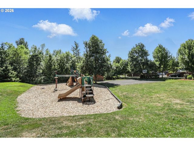 18771 SUNBLAZE Dr, Oregon City, OR 97045