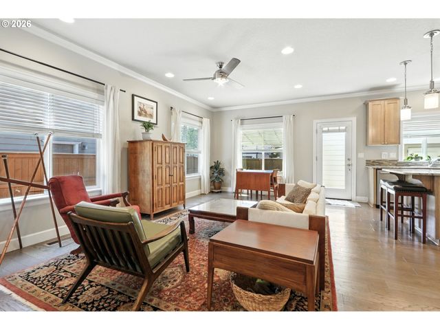 18771 SUNBLAZE Dr, Oregon City, OR 97045