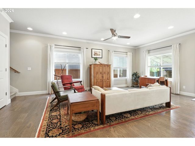 18771 SUNBLAZE Dr, Oregon City, OR 97045