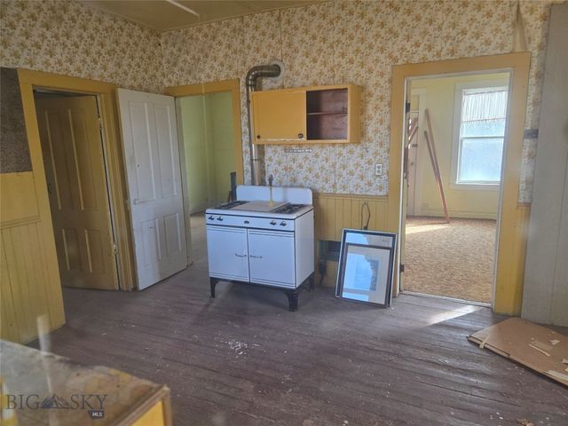 117 Yellowstone, Whitehall, MT 59759