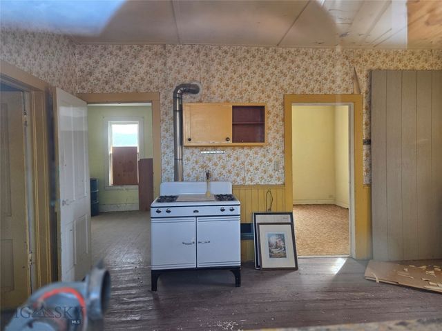 117 Yellowstone, Whitehall, MT 59759