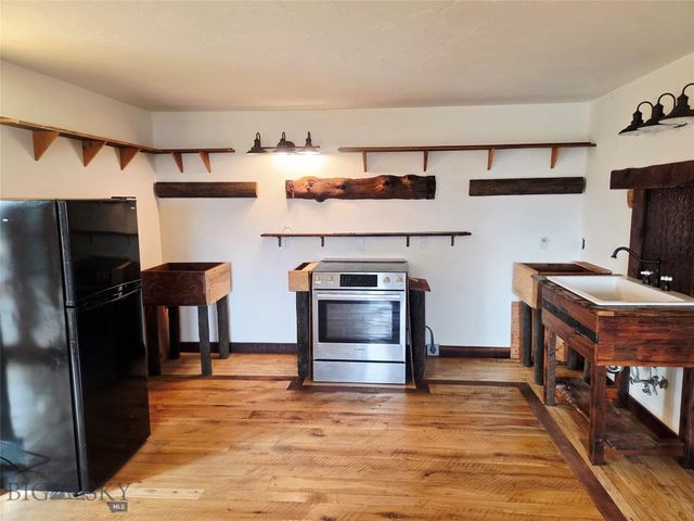 117 Yellowstone, Whitehall, MT 59759