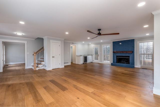 330 London Dale, Woodstock, GA 30189