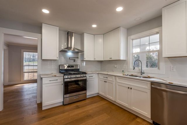 330 London Dale, Woodstock, GA 30189