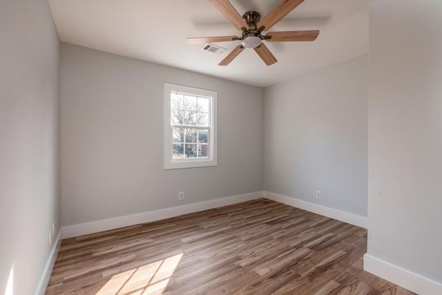 330 London Dale, Woodstock, GA 30189