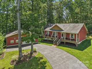 39 Catatoga Lane, Mills River, NC 28759