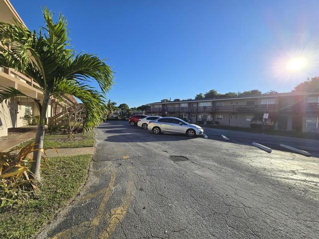 3030 NW 43rd Terrace 207, Lauderdale Lakes, FL 33313