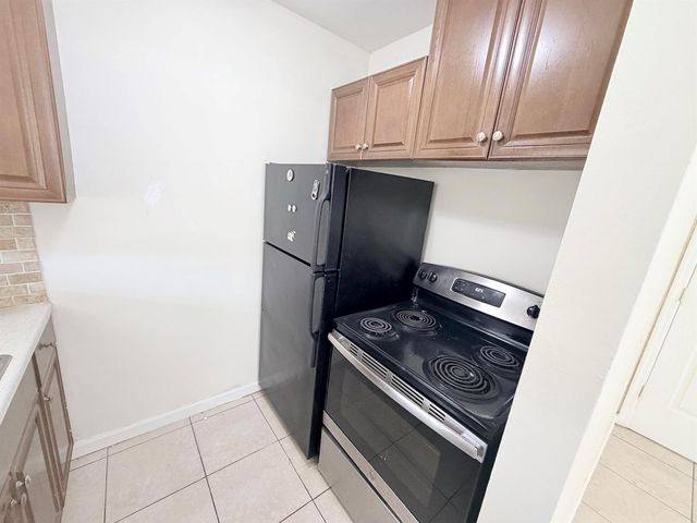 3030 NW 43rd Terrace 207, Lauderdale Lakes, FL 33313