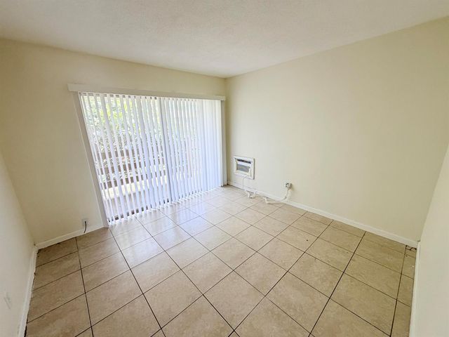3030 NW 43rd Terrace 207, Lauderdale Lakes, FL 33313