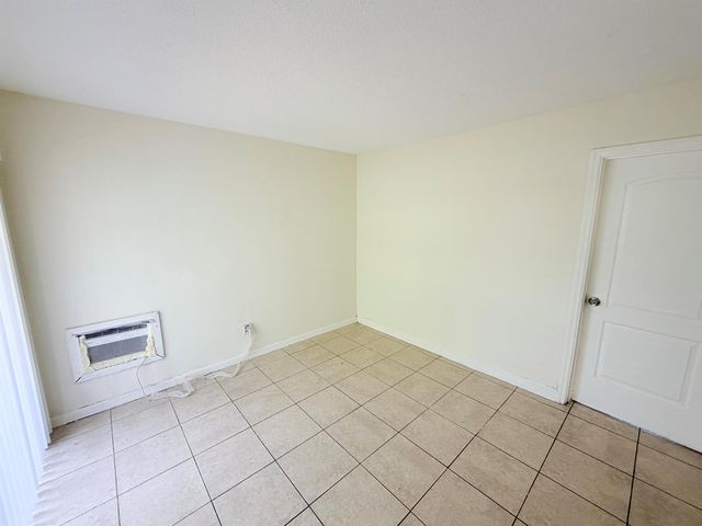 3030 NW 43rd Terrace 207, Lauderdale Lakes, FL 33313