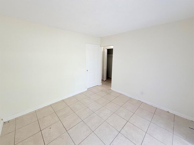 3030 NW 43rd Terrace 207, Lauderdale Lakes, FL 33313