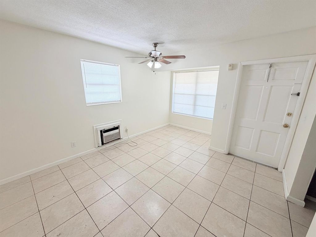 3030 NW 43rd Terrace 207, Lauderdale Lakes, FL 33313