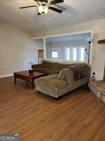 3753 Memorial Parkway NW, Kennesaw, GA 30152