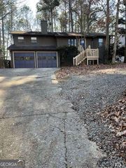 3753 Memorial Parkway NW, Kennesaw, GA 30152