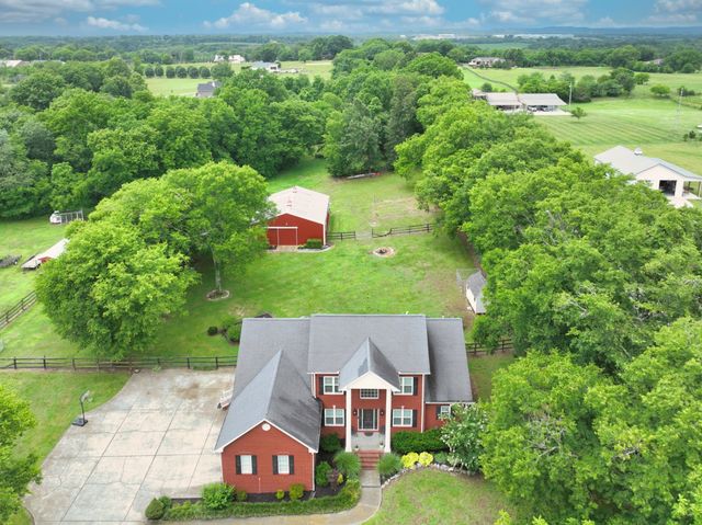 107 Greenfield Ln, Castalian Springs, TN 37031