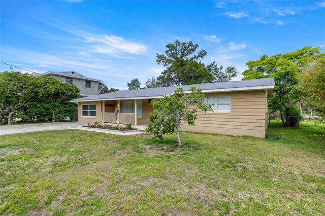 46 MAGNOLIA AVENUE, Yankeetown, FL 34498