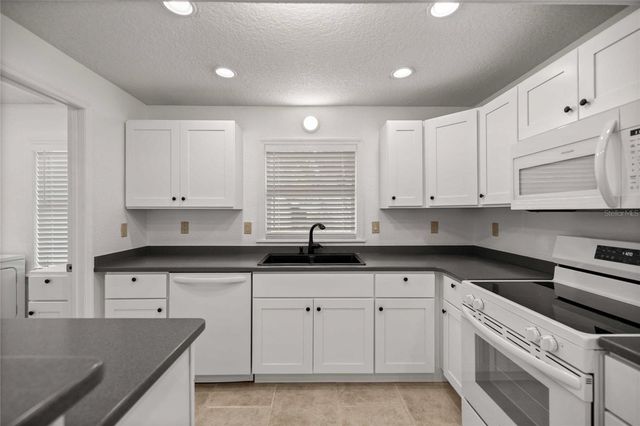 46 MAGNOLIA AVENUE, Yankeetown, FL 34498
