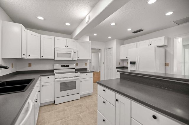 46 MAGNOLIA AVENUE, Yankeetown, FL 34498