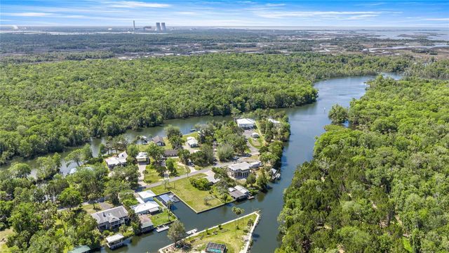 46 MAGNOLIA AVENUE, Yankeetown, FL 34498