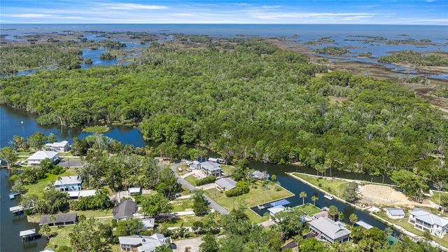 46 MAGNOLIA AVENUE, Yankeetown, FL 34498
