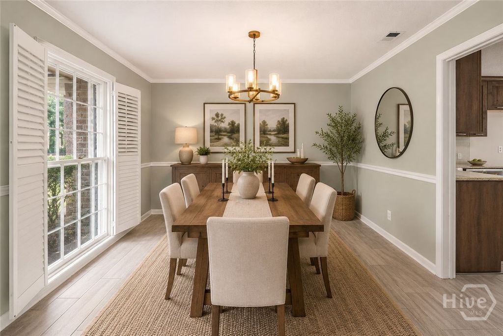 Image 12 of property listing at 301 Wellington Road, Savannah, GA 31410