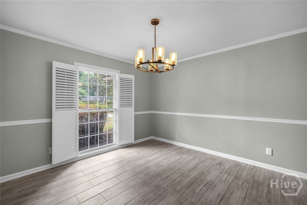 Image 13 of property listing at 301 Wellington Road, Savannah, GA 31410