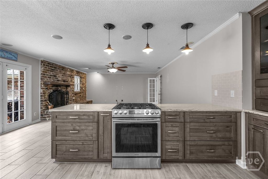 Image 15 of property listing at 301 Wellington Road, Savannah, GA 31410