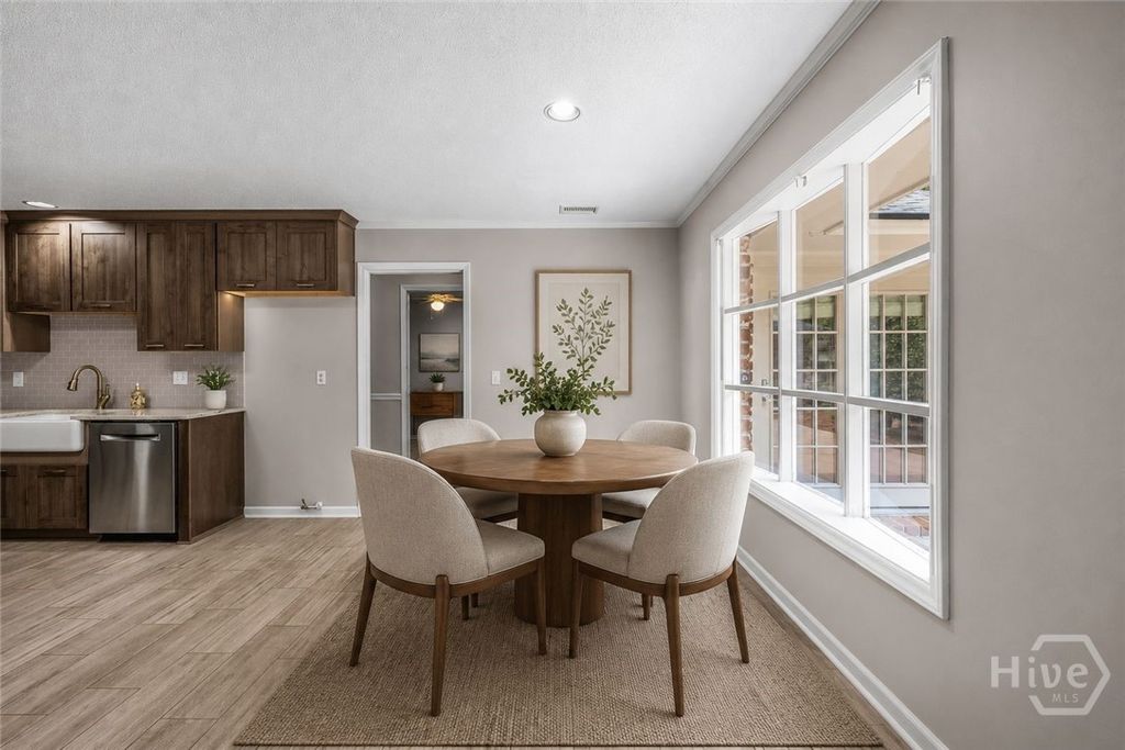 Image 19 of property listing at 301 Wellington Road, Savannah, GA 31410