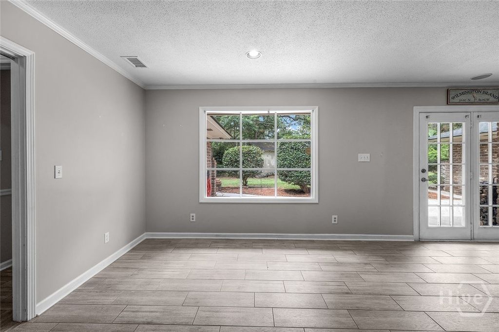 Image 20 of property listing at 301 Wellington Road, Savannah, GA 31410