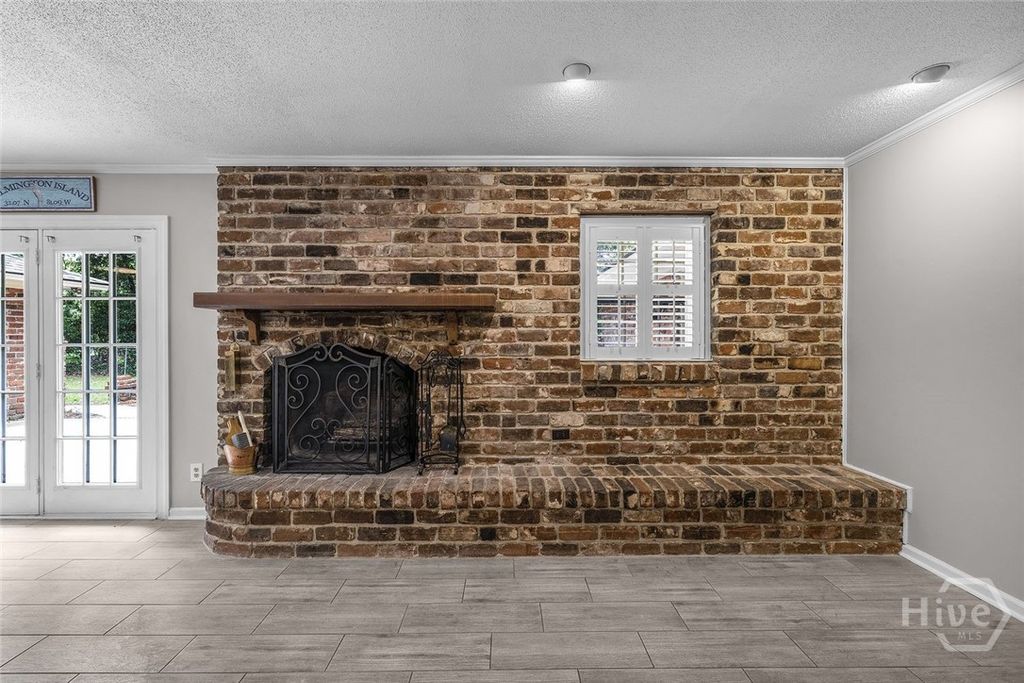 Image 21 of property listing at 301 Wellington Road, Savannah, GA 31410
