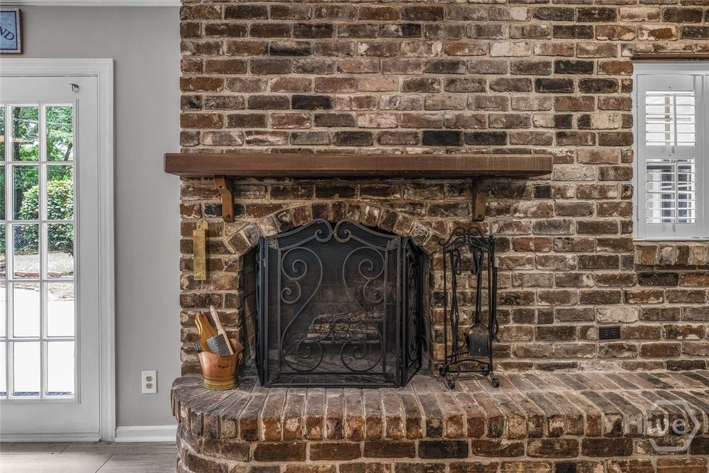 Image 22 of property listing at 301 Wellington Road, Savannah, GA 31410
