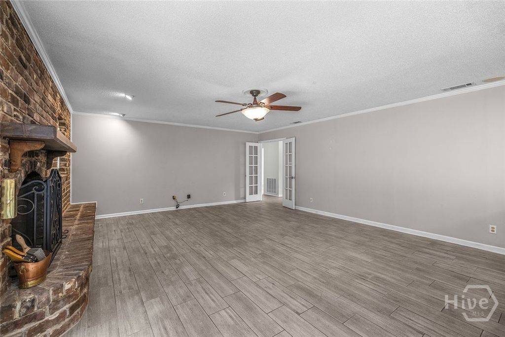 Image 24 of property listing at 301 Wellington Road, Savannah, GA 31410
