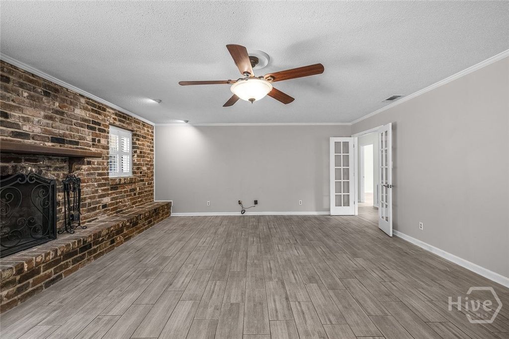 Image 25 of property listing at 301 Wellington Road, Savannah, GA 31410