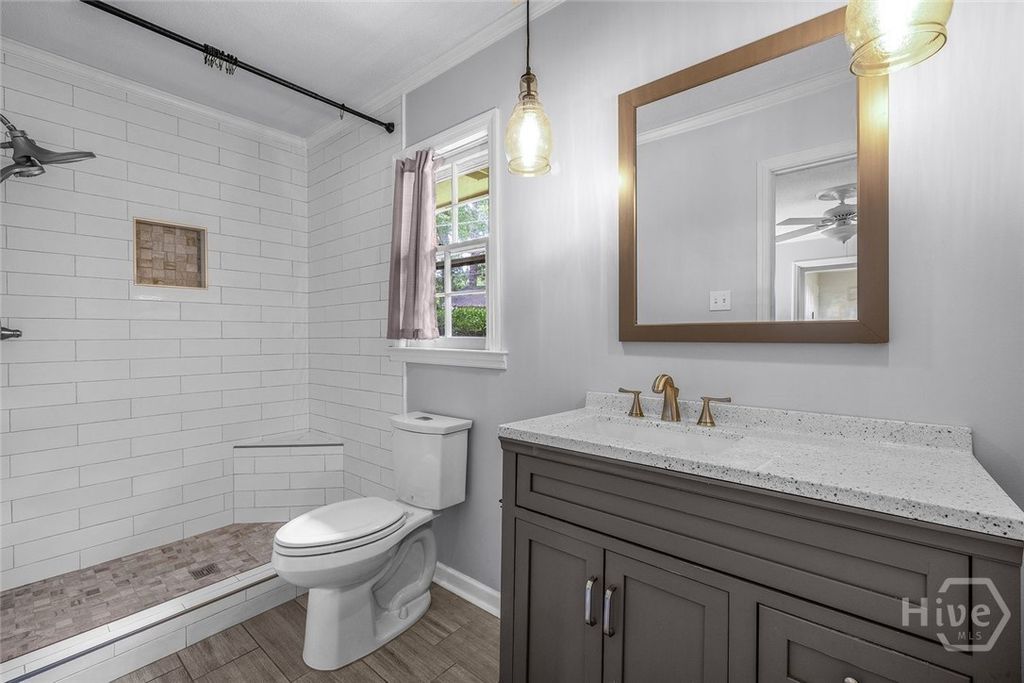 Image 32 of property listing at 301 Wellington Road, Savannah, GA 31410