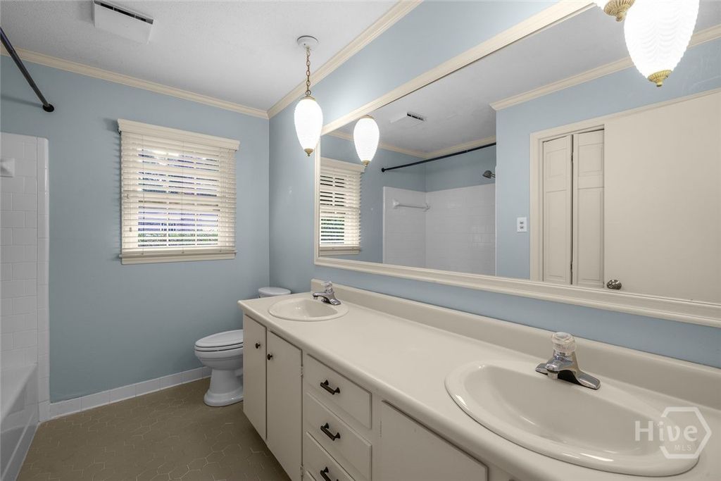 Image 34 of property listing at 301 Wellington Road, Savannah, GA 31410