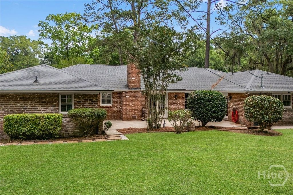 Image 44 of property listing at 301 Wellington Road, Savannah, GA 31410