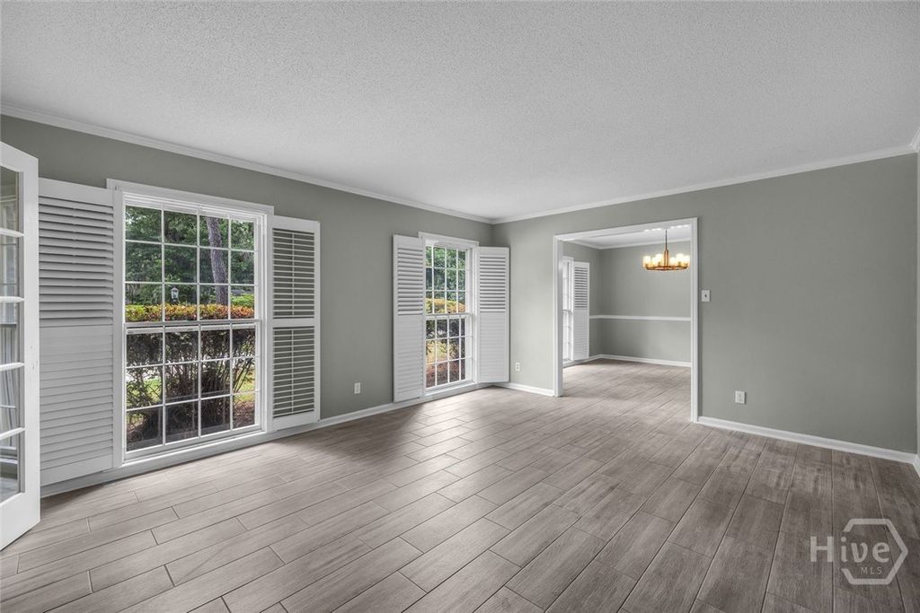 Image 9 of property listing at 301 Wellington Road, Savannah, GA 31410