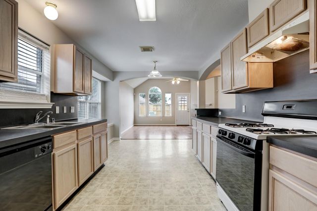 3924 Highland Vale Court, Fresno, TX 77545