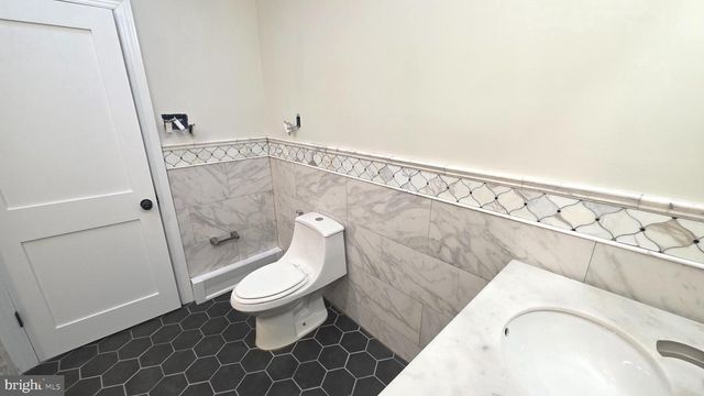 6018 W COLUMBIA AVE, Philadelphia, PA 19151