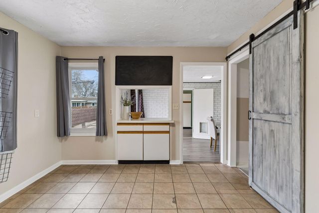 1961 Adolphus Street, Maplewood, MN 55117