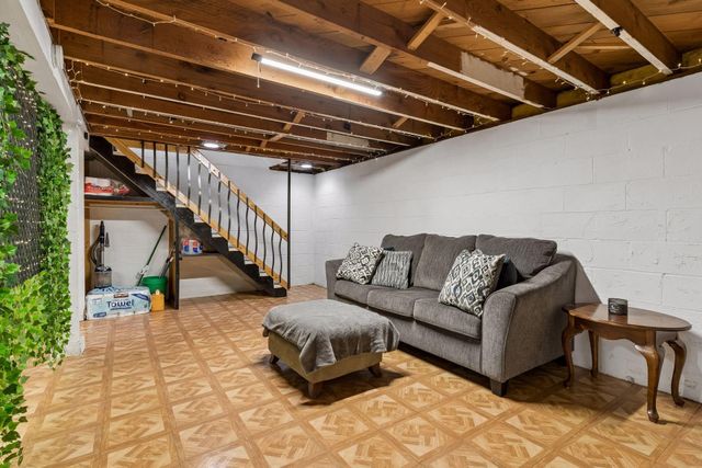 1961 Adolphus Street, Maplewood, MN 55117