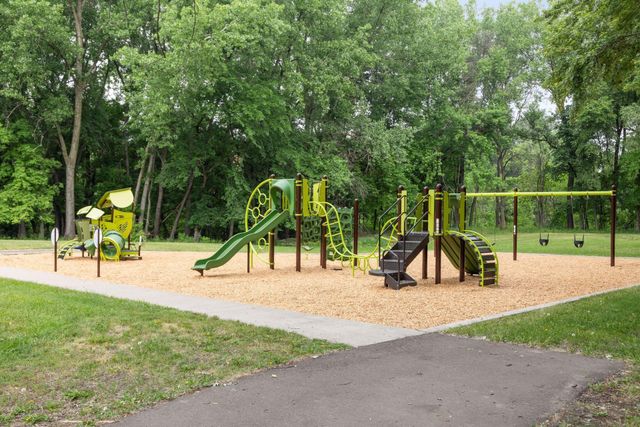 1961 Adolphus Street, Maplewood, MN 55117