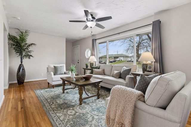 1961 Adolphus Street, Maplewood, MN 55117