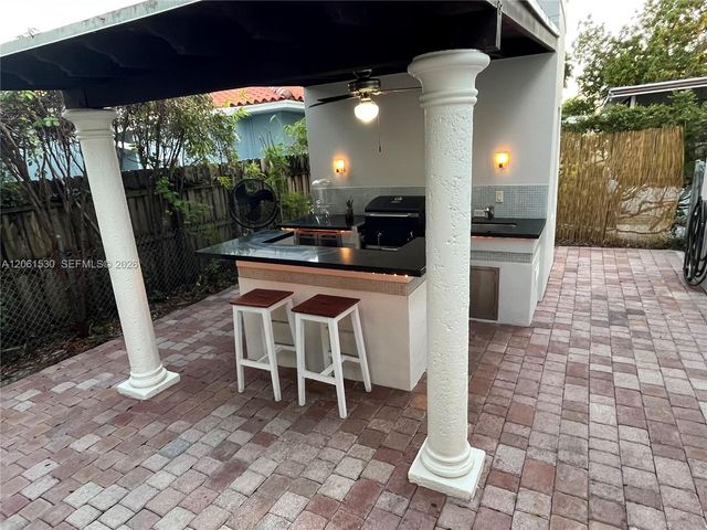 1029 SW 10th Ave, Miami, FL 33130