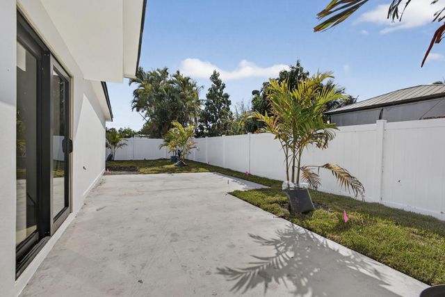 451 Dionne Drive, West Palm Beach, FL 33406